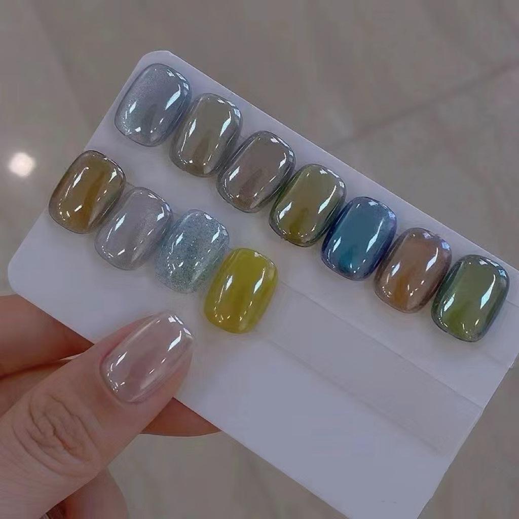 Aurora Gel Polish Set: Super Shiny and Bright Nail Decor with Electroplating and Moonlight Powders for a Whiter Skin Effect.