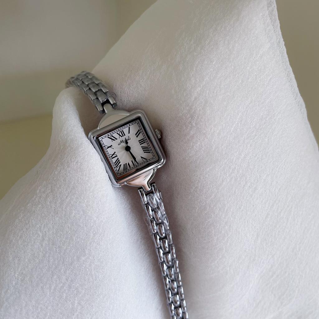 Retro-Style, ExquisitePetite Square-Shaped Thin Strap Women'S WatchBracelet StyleMetal Band ModelProfessional Women'S Watch.