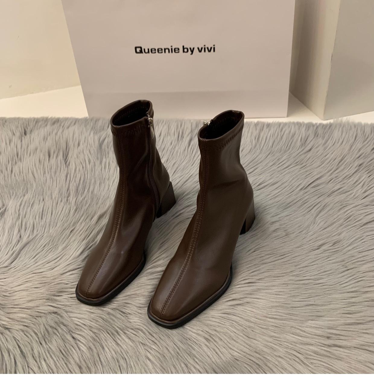 

Белые туфли на высоком каблуке с квадратным носком, узкие французские маленькие кожаные ботинки, женская обувь 2024, новые весенне-осенние одинарные ботинки, коричневые ботинки Мартин 39 темно-коричневого