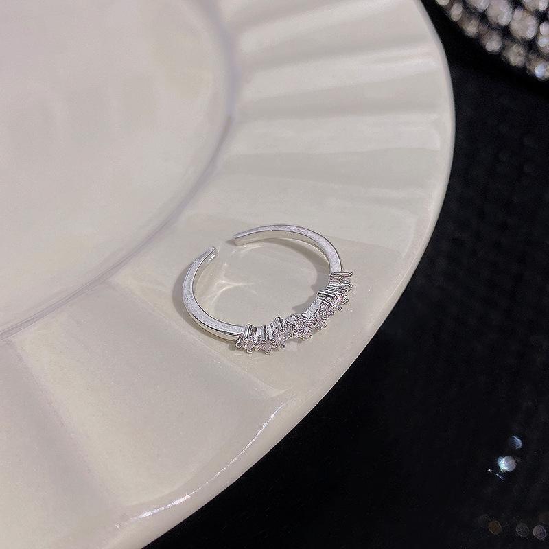 

Элегантное серебряное кольцо с цирконом для женщин - Открытый дизайн, универсальное и стильное Adjustable