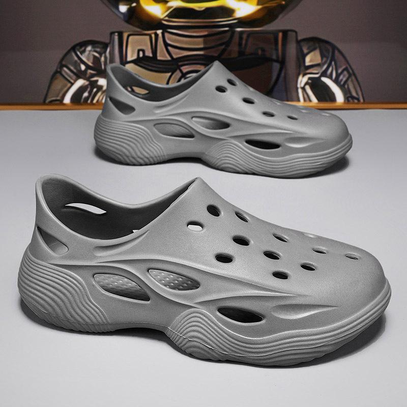 Lochschuhe Herren 2025 Sommer neue weichsohlige rutschfeste hohle atmungsaktive Strand Herrenschuhe Herren Watschuhe kalte Hausschuhe