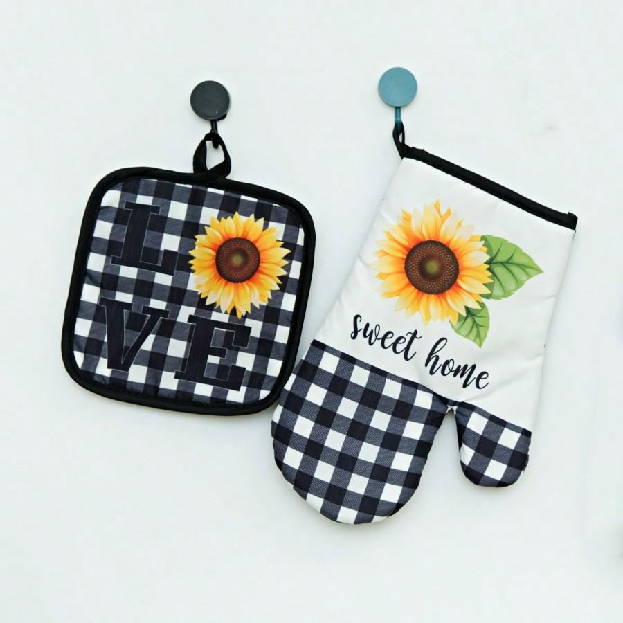 Thickened Kitchen Baking Oven Glove and Sunflower Microwave Glove Heat Insulation Pad, Plus Thickened BBQ Glove one-size