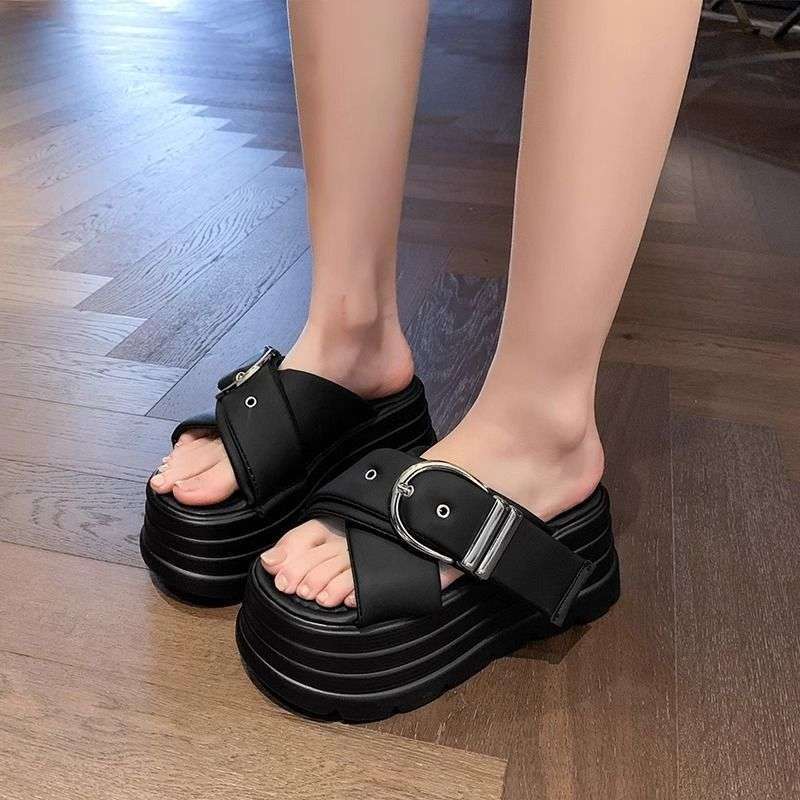 Muffin thick-soled one-word slippers for women's summer wear 2025 new cross-strapped open-toed temperament versatile beach slippers