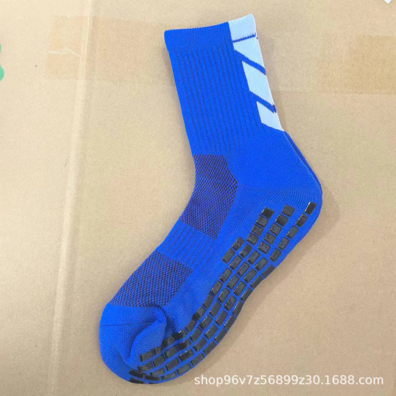 

Non Slip Soccer Socks with Silicone Grip Triangular Design for Enhanced Performance and Comfort Suitable for Football Training and Match Use One Size синій