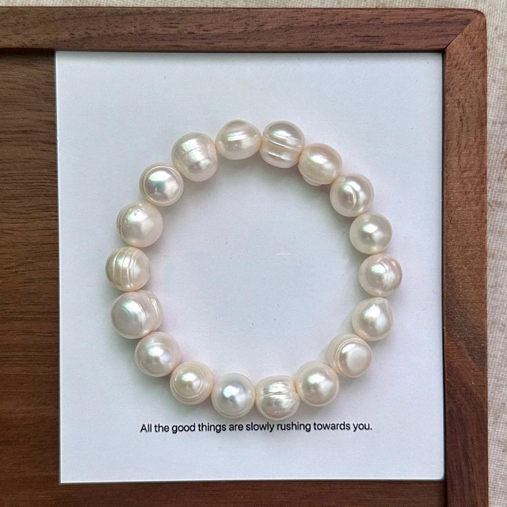 Classic Threaded Natural Pearl Freshwater pearl bracelet with elastic cord, irregularly shaped, copper-plated gold beads, Baroque style