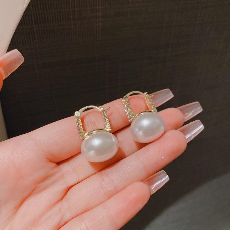 2023 Rhinestone Pearl Earrings: Luxe Niche Design French Studs for Women
