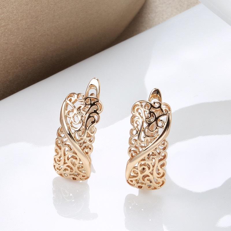 Champagne Gold Geometric Hollow Carved Earrings For Women Elegant Personalized Temperament Studs Fine Jewelry