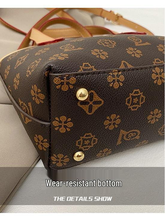 This Year's Trendy Retro Korean-style Crossbody Shoulder Bag: a Versatile, High-value Favorite In the Hand-held Market.