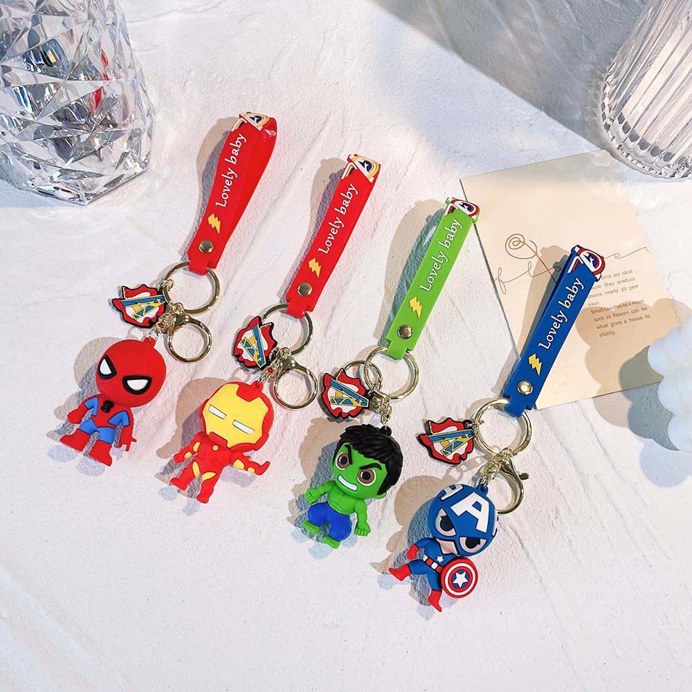 Klíčenka s příslušenstvím pro superhrdiny Spiderman Hulk Iron Man Kroužek na klíče Roztomilá dekorace do auta Dárek