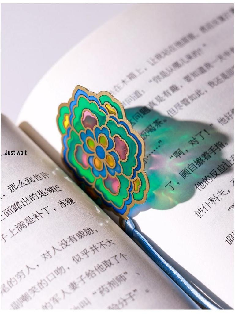 Retro Transparent Lacquer Flower Bookmark – Creative Gift for Students