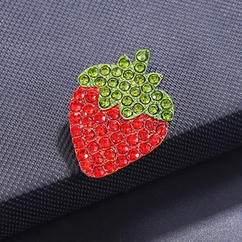 Charm Trend Strawberry Brooch Exquisite Personality Creative Fruit Pin Cute Jewelry Accessories Party Daily Decoration Gift