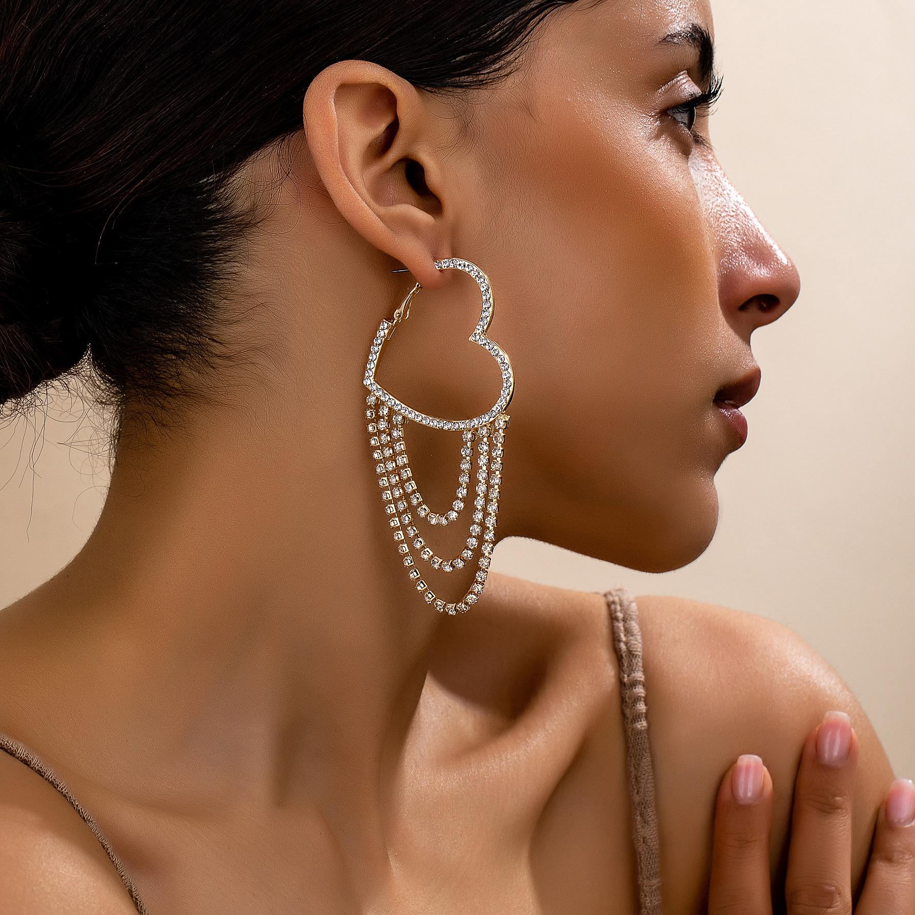 

Модные и простые серьги-сердечки золотой