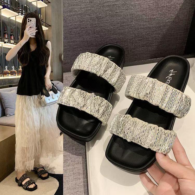 Super light and not tired!! 2025 summer new wear versatile niche muffin shoes platform slippers
