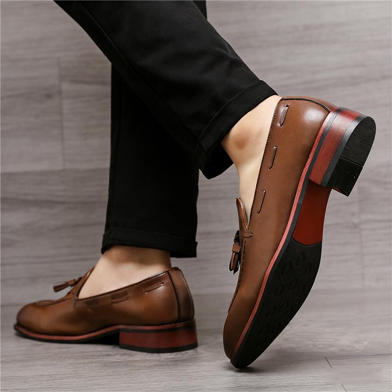Gentleman Fashion Brown Black Patent Leather Tassel Dress Business Office Shoes For Men Charm Wedding Party Prom Flats Footwear