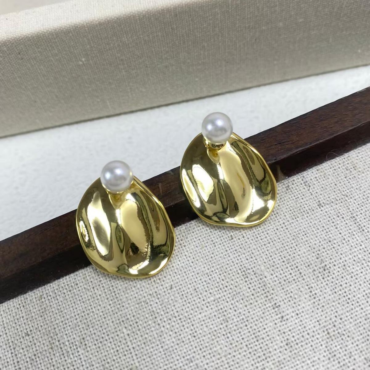 Elegant Geometric Oval Pearl Earrings for Women - Versatile, French-Inspired Design, Wear Front/Back, Stylish Studs