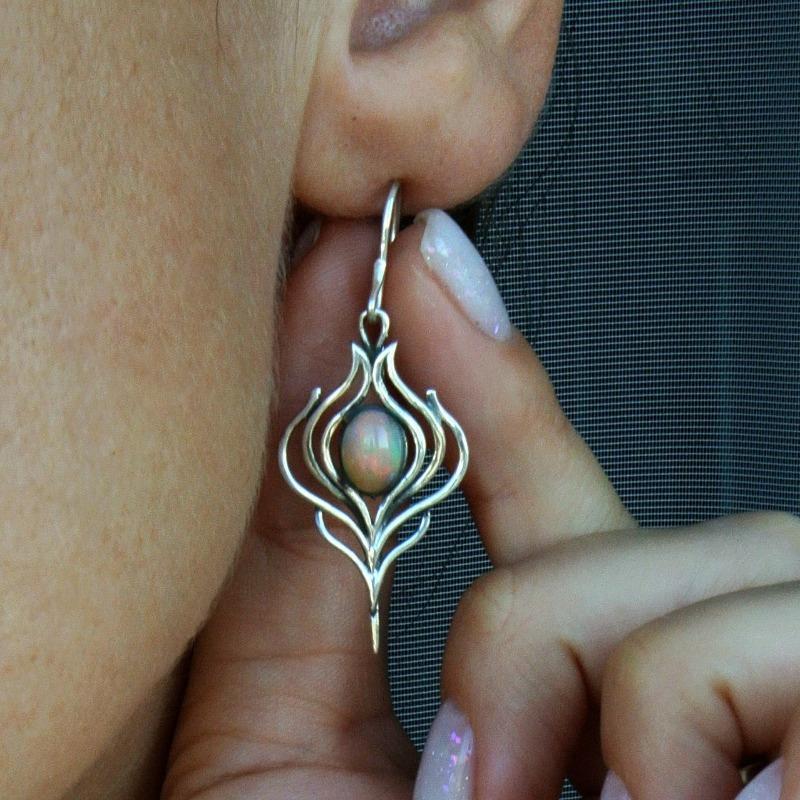 Imitation Turquoise Hollow Peacock Feather Shape Dangle Earrings for Women Vintage Silvery Plated Pendant Jewelry Crafts