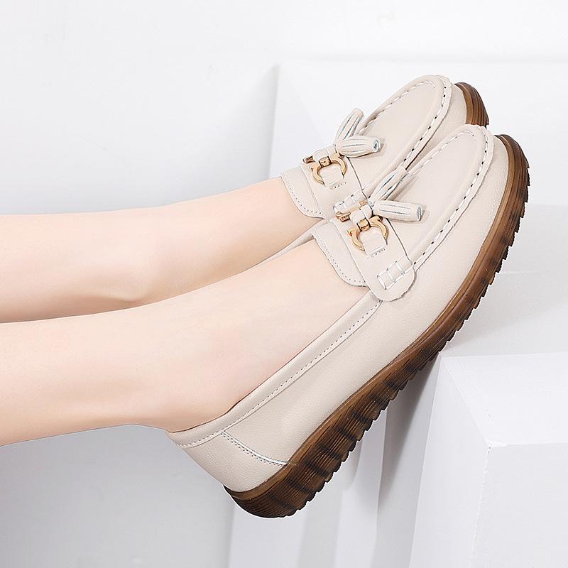 

Versatile tassel leather soft-soled Doudou shoes medium old mother shoes non-slip pregnant women s single shoes 35 білий