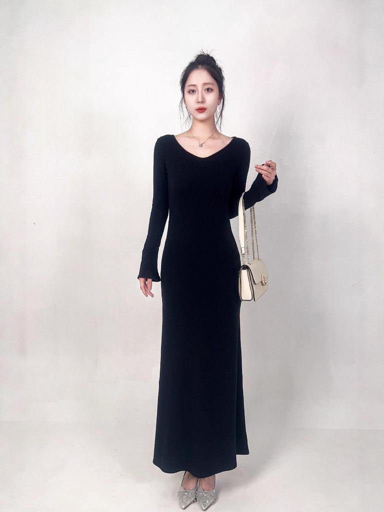Elegant German Velvet V-Neck A-Line Flared Sleeve Evening Dress - Warm, Fashionable, Versatile Style.