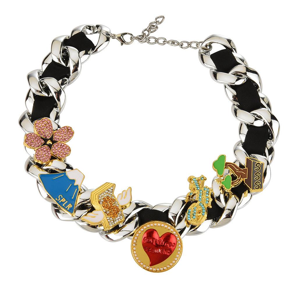 Chic Womens Alloy Necklace With Rotatable Heart Blossom Pendant For Casual Wear