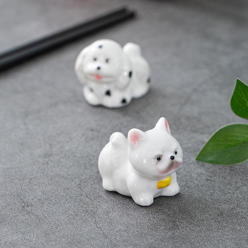 1 st ZAKKA Japansk Stil Keramisk Hund Fransk Bulldog Teddy Ätpinnshållare Mini Söt Hem Bordsdekoration Ätpinnskudde