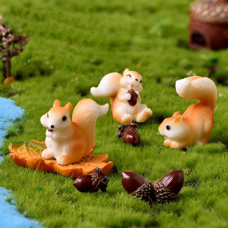 Cute Squirrel Pinecone House Maple Leaf Micro Landscape Garden Decoration Resin Craft Ornaments Livingroom Desk Decoration