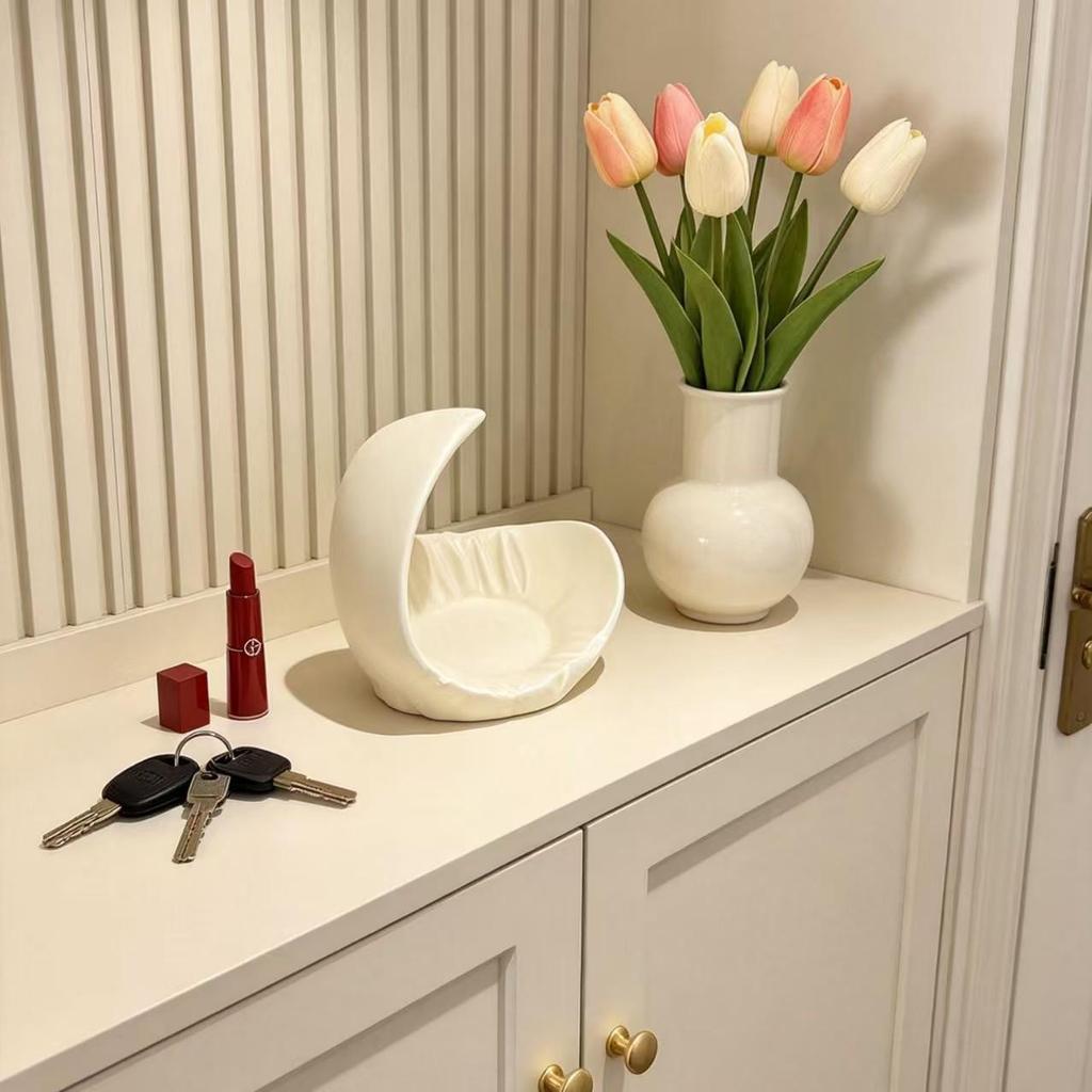 3D Printed Moon-Shaped Storage Tray for Small Items