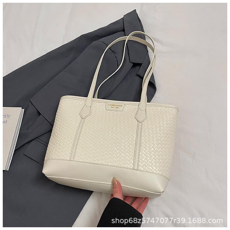 

Korean version of urban simple large-capacity shoulder bag 2025 new spring texture underarm bag fashionable casual tote bag белый