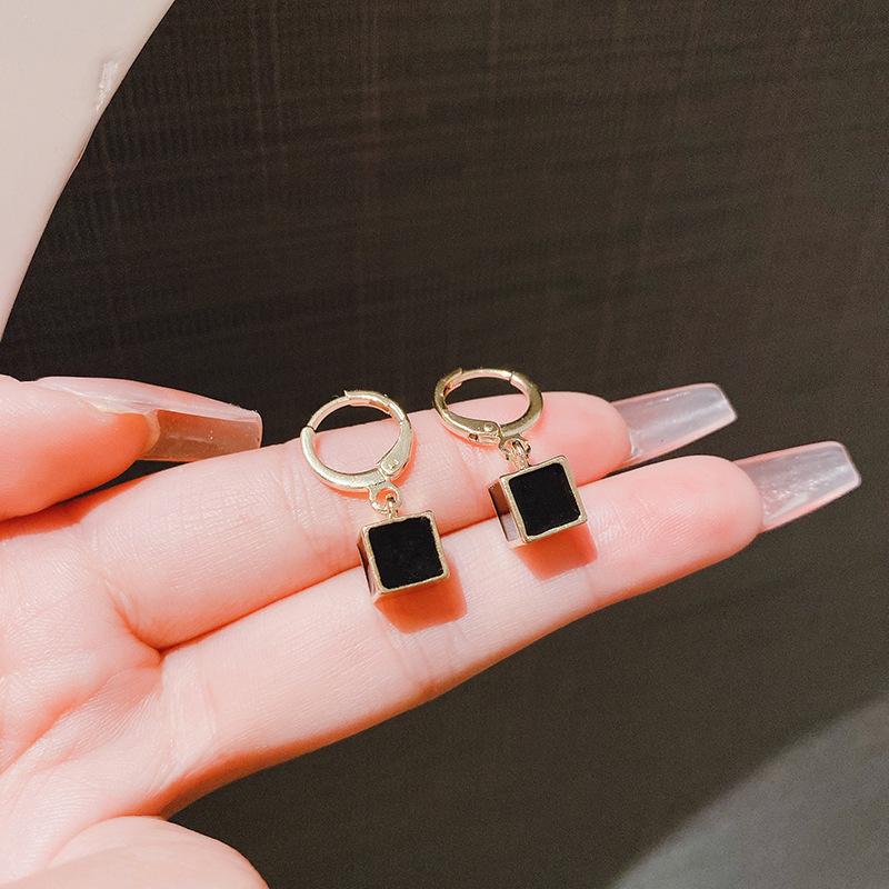 Fashion ins cold wind simple light luxury high-end ear buckle temperament geometric earrings women's small and versatile tide earrings