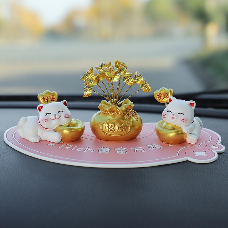 Fortune Cat Coin Spring Swing Creative Interior Cute Car Decoration Car In-vehicle Ornament