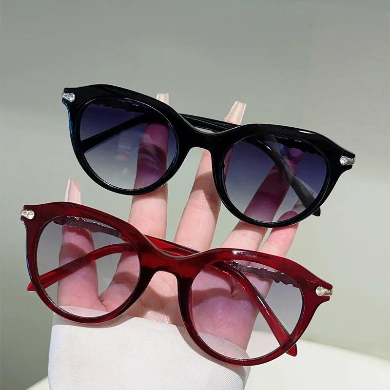 Fashion Vintage Cat Eye Diamond Sunglasses Women For Men Luxury Brand Designer Punk Shades Elegant Lady Rivet Sun Glasses Uv400