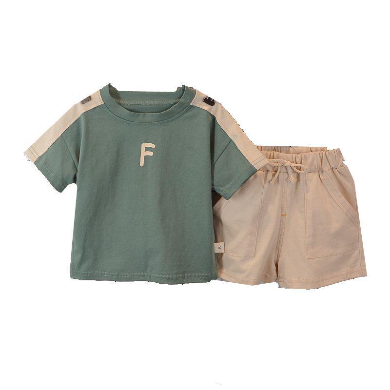Trendy Boys' Casual Summer Two-Piece Set: Handsome Short Sleeve Top and Shorts