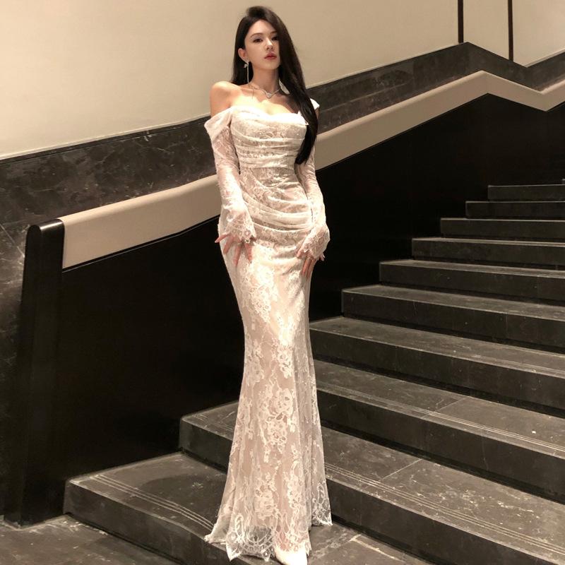 Elegant Strapless Lace Fishtail Evening Gown with Waist-Slimming Design