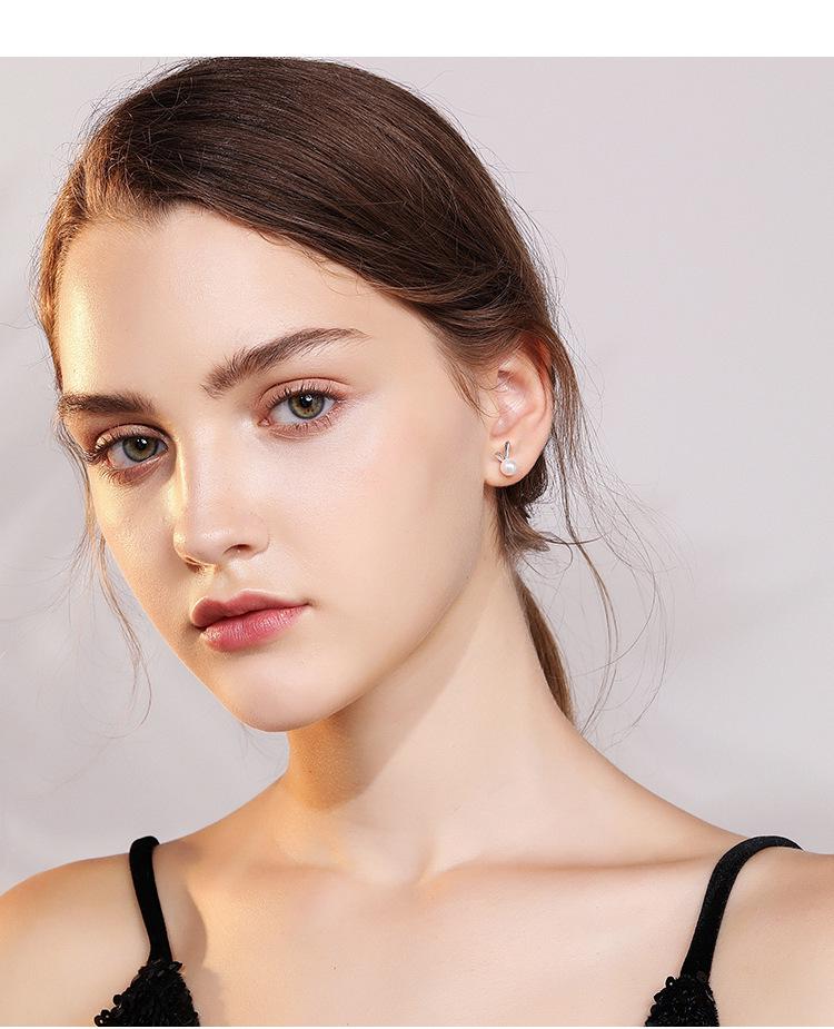 Sterling Silver Rabbit Pearl Stud Earrings with Zircon