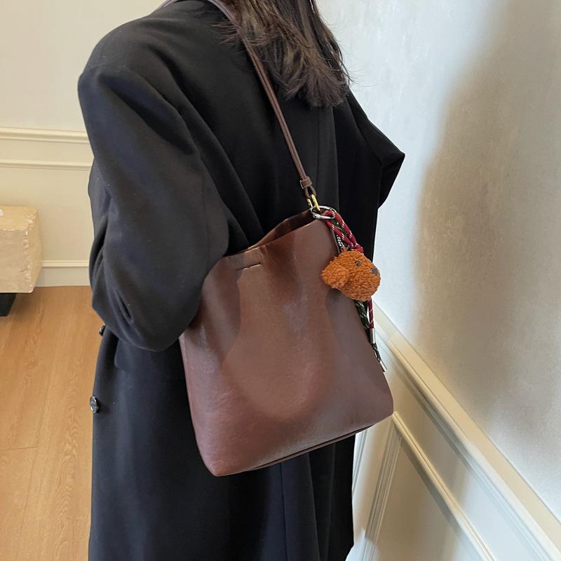 Ins Trendy Women's Bag 2025 Winter New Korean Bucket Bag Simple Large-capacity Tote Bag