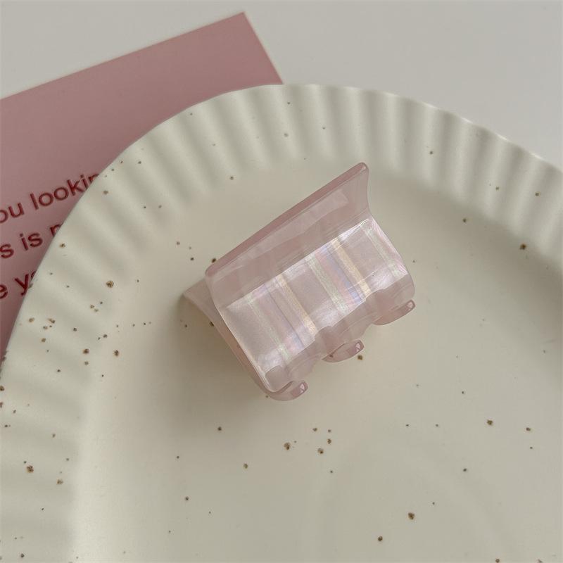 Korean Chic: High-End Black Gradient Shark Hair Clip 2023