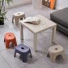 Badezimmerstühle Stapelbarer Haushaltshocker aus Kunststoff, verdickter Couchtisch, kleine Bank für Schuhhocker, Sofahocker, rutschfest, niedrig