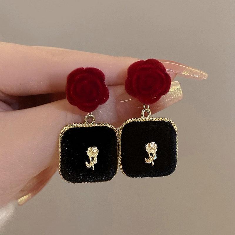 2023 New French Vintage Wine Red Velvet Rose Flower Earrings for Women Autumn Winter Elegant Earrings