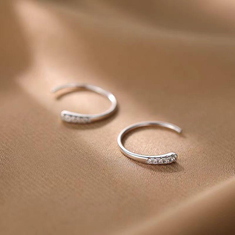 Elegant Light Luxury Hoop Earrings - 2024 High-End Style with Niche Charm