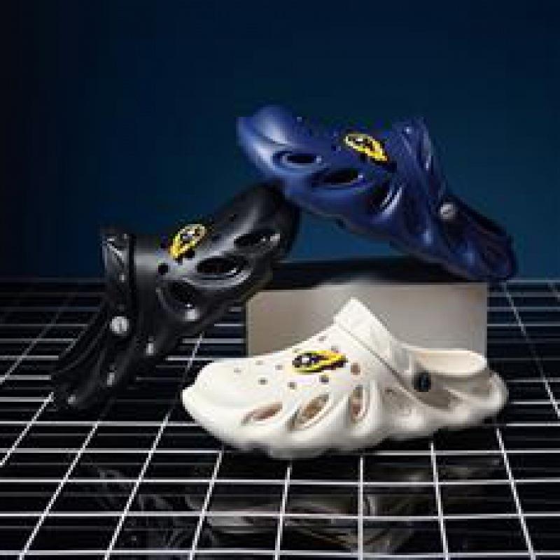 2025 Summer New Fashion Trend Men's Flame Hole Shoes Large Size Bag Head Slippers Outdoor Beach Sandals