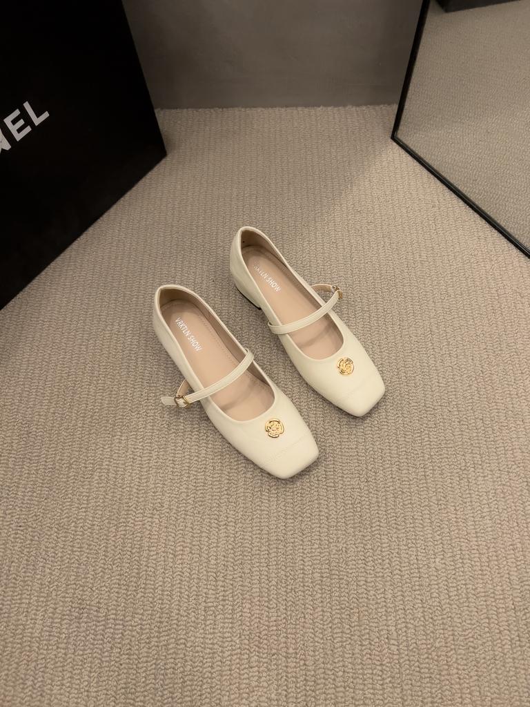 French Maternity Soft Leather Small Fragrant Square Head Female 2025 Autumn Model One-word Buckle Light Mouth Thick Heel Commuting Single Shoes Female