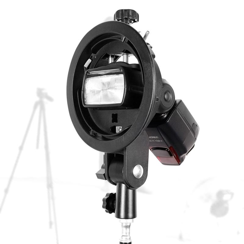Universal Flash Bracket Mount Adapter with Hand Grip Adjustable for Speedlite Snoots Flash Softbox Photography Umbrella