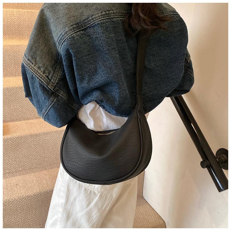 Ielgy Korean Version Niche Crescent Underarm Bag Fashion Lychee Pattern One-Shoulder Messenger Texture Dumpling Bag