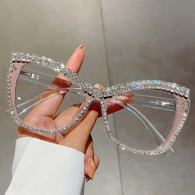Un Paio di Occhiali da Donna Eleganti a Forma di Occhio di Gatto Adornati di Strass