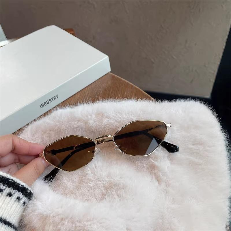 Women s Geometric Cat Eye Sunglasses Gold Metal Frame Multi-Color Gradient Lens Fashion Eyewear glasses