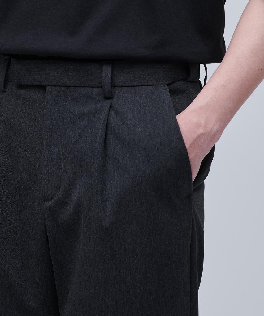 Musinsa Standard Recycled One-Tuck Relaxed Tapered Hidden Banding Crop Slacks [Charcoal Gray]