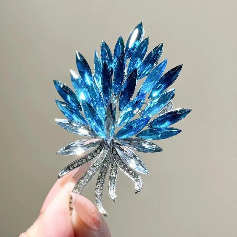 Элегантная женская брошь-цветок с кристаллами - Универсальный, изысканный аксессуар для жакетов