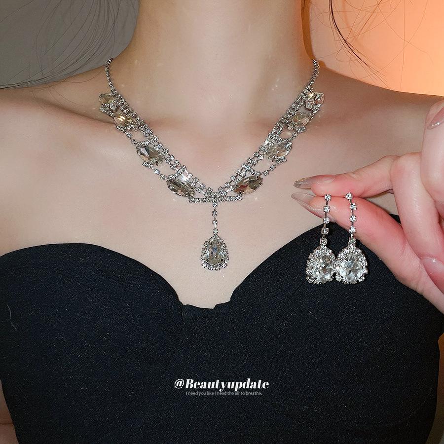 Elegant Vintage Rhinestone Water Drop Necklace & Earring Set for Women