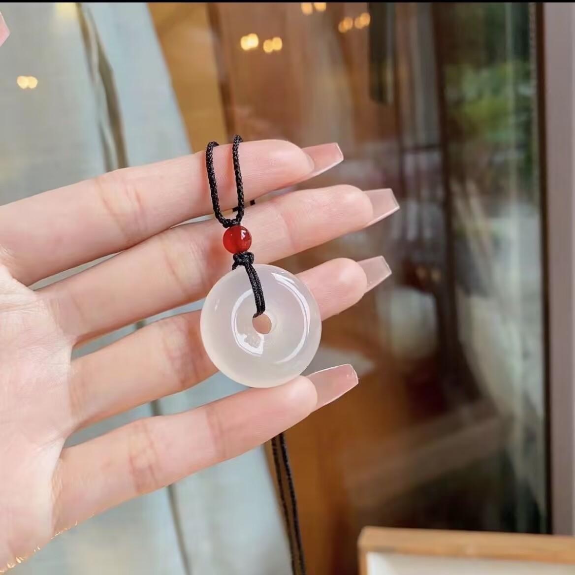 White Safety Buckle Necklace Women s Pendant Handwoven Men s and Women s Necklaces