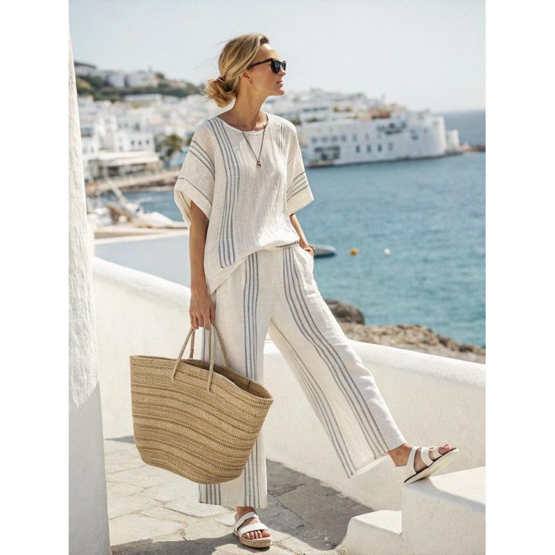 A New Summer Women's Clothing, Printed Striped Color Matching Medium-sleeved Crew Neck Top, Straight Casual Suit.