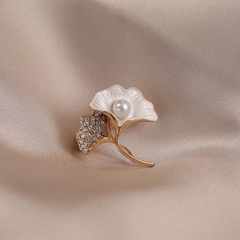 Exquisite High-End Schmetterlingsbrosche für Damenmode - Elegante Corsagen-Nadel & Kleidungsaccessoire